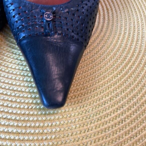 Preowned authentic Chanel heels navy blue - Picture 9 of 16